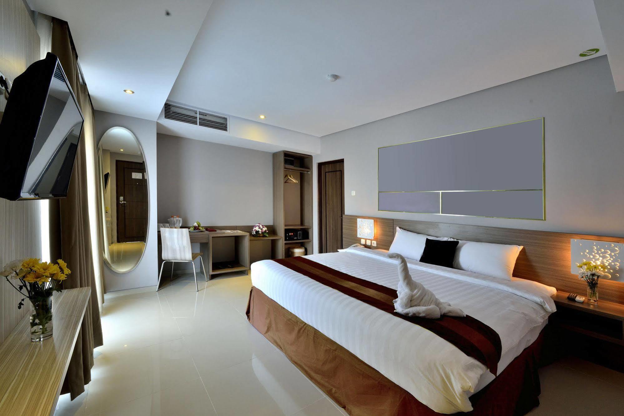 Top Malioboro Hotel Jogja Yogyakarta Exteriör bild